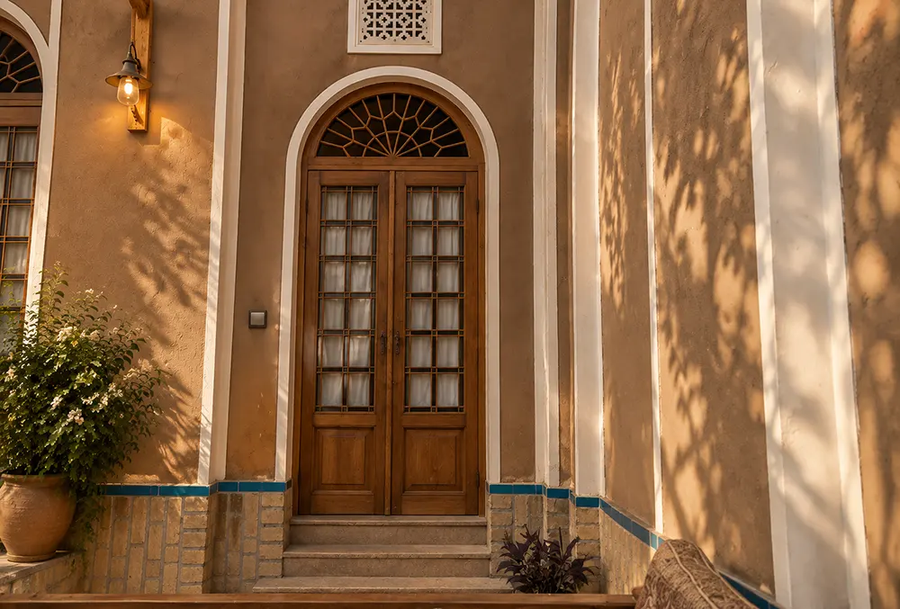 ورودی اتاق سرداب